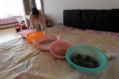 广水楼上漏水，住户失联，小区没物管，业主维权难！律师来支招……